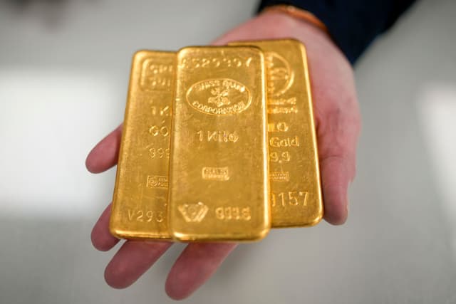 L’oro vola a nuovi massimi storici e supera per la prima volta i 5.000 dollari l’oncia