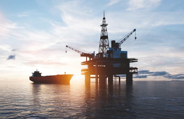 Gli Stati Uniti hanno allentato alcune sanzioni sul petrolio russo