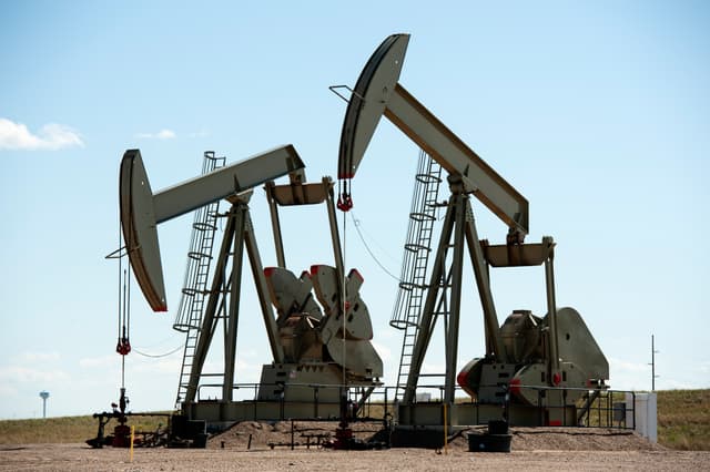 Borse europee in calo con la guerra in Iran: petrolio sopra i 100 dollari