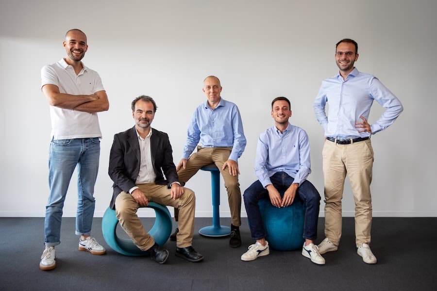 Dalla presa elettro-adesiva ai bracci robotici per satelliti: Adaptronics e Fluid Wire Robotics rafforzano la corsa italiana alla robotica orbitale