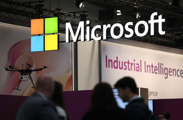 OpenAI e Microsoft riscrivono la partnership: licenza non esclusiva fino al 2032