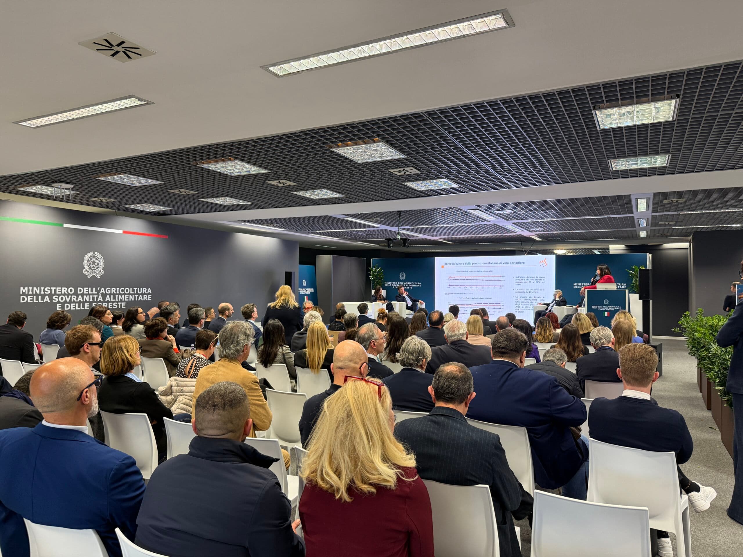 La viticoltura in Italia è il comparto agricolo più assicurato: l'analisi di Ismea a Vinitaly 2026