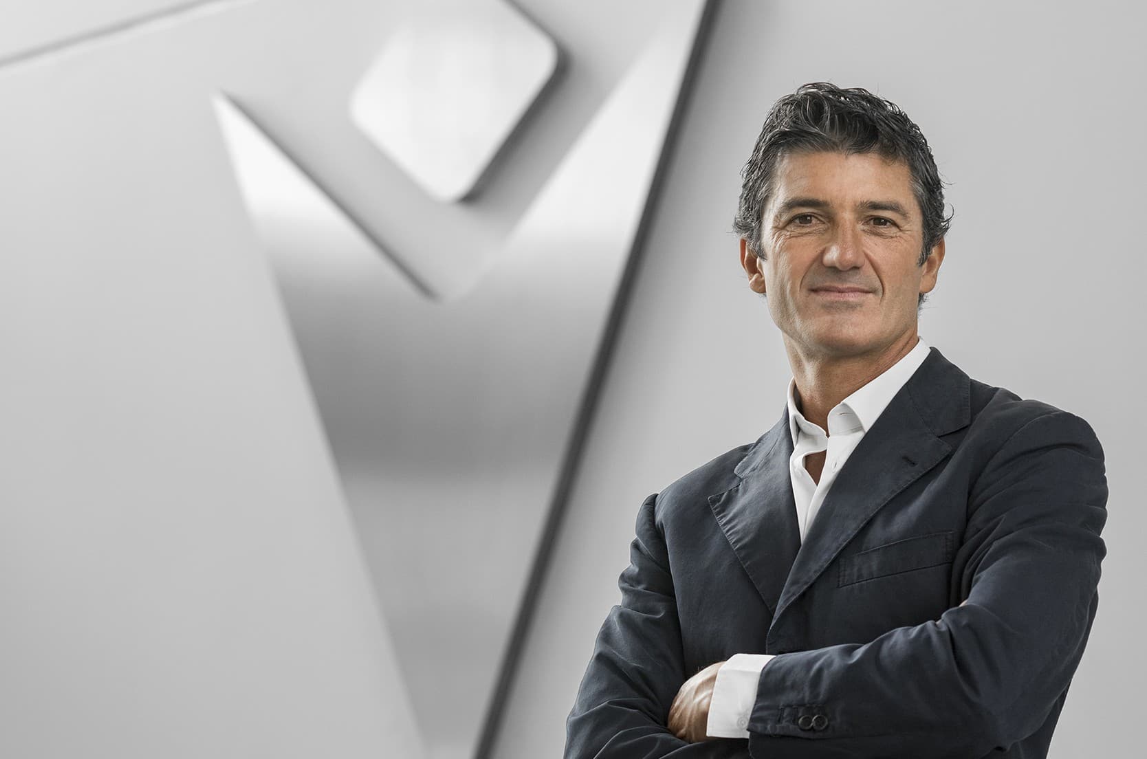 Macron, la spinta dei 100 manager: così la governance diffusa sostiene crescita e internazionalizzazione