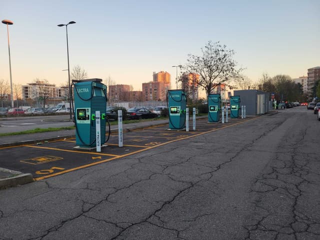 Milano accelera sull’elettrico: nasce la rete di ricarica ultraveloce di Electra