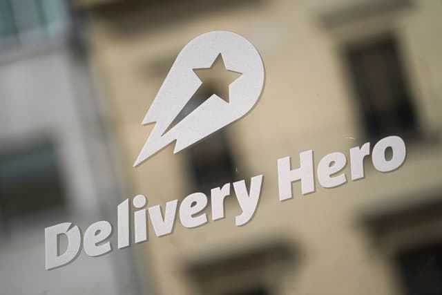 Uber accelera su Delivery Hero: il mercato scommette su una nuova acquisizione nel food delivery