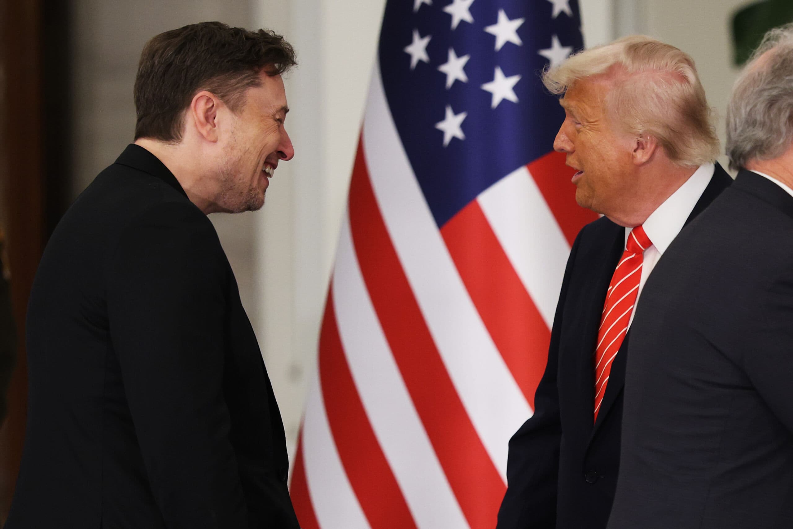 Trump va in Cina con 5 miliardari: il loro patrimonio sfiora 870 miliardi