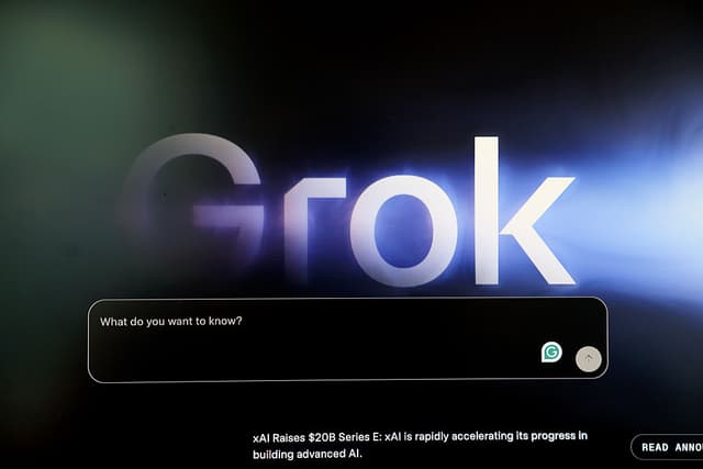Grok di Elon Musk sta perdendo utenti. Mentre i rivali crescono