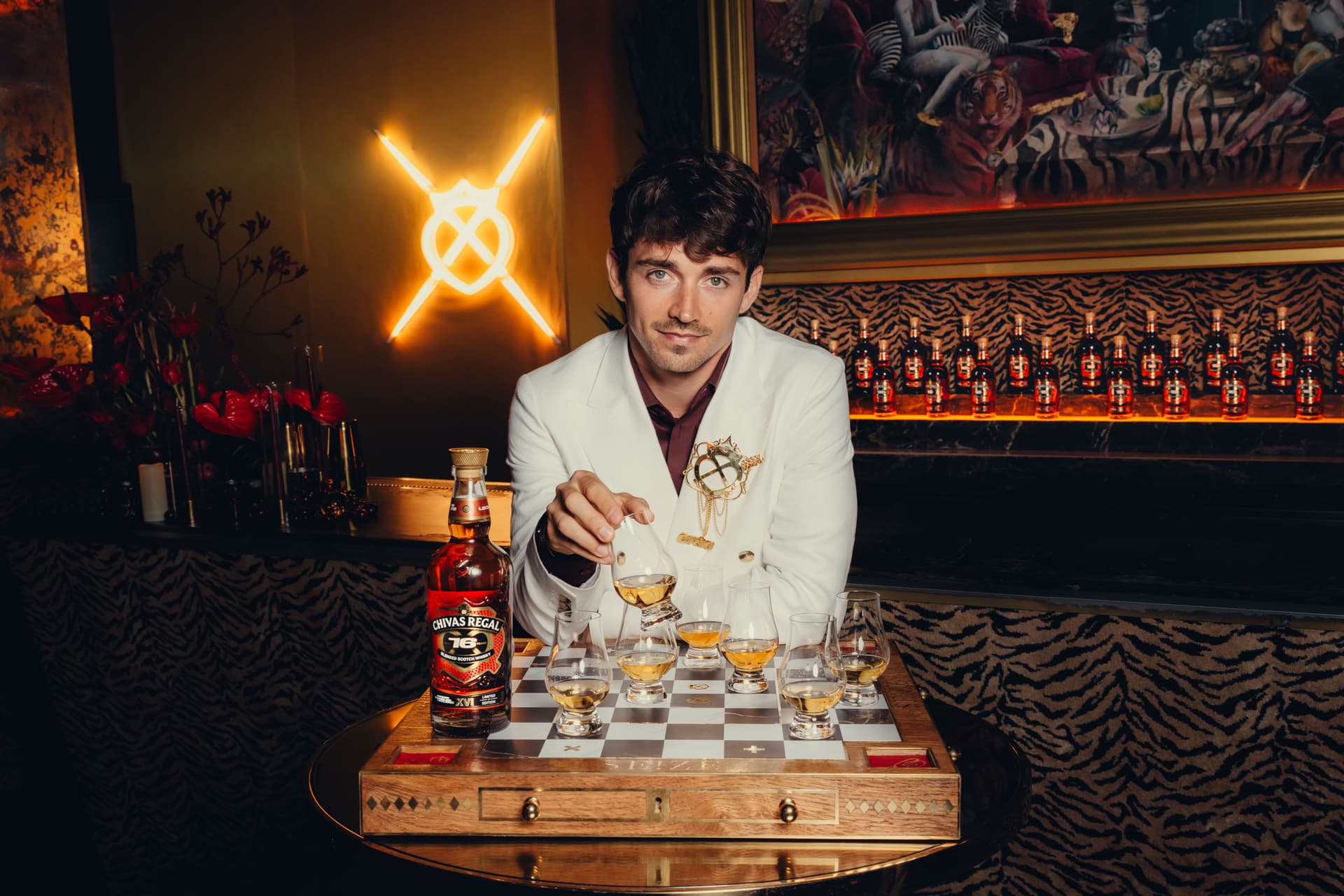 Il numero 16, un whisky e la ricerca dell’eccellenza: il nuovo capitolo di Charles Leclerc