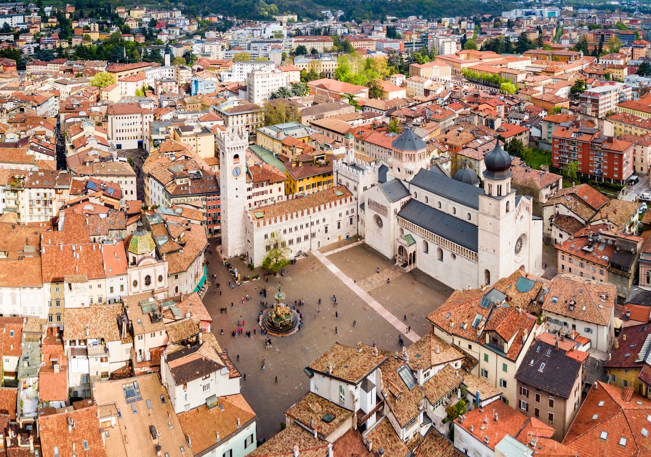 Le 10 città italiane dove il lavoro cresce di più: la classifica LinkedIn che sfida Milano e Roma