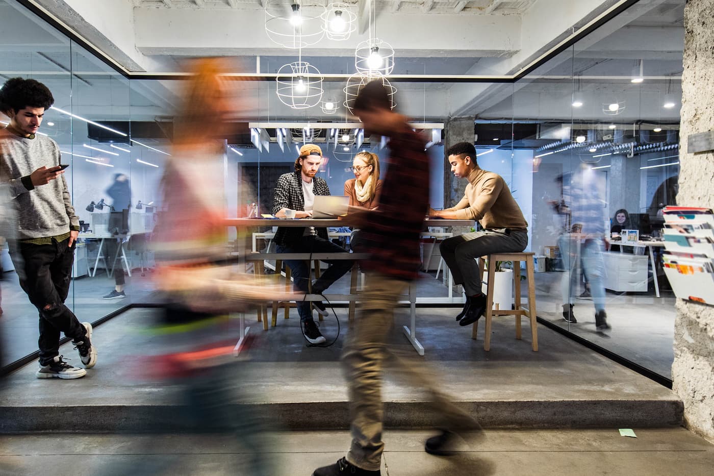 Le startup dell’AI cambiano rotta: dalle demo spettacolari ai prodotti che fanno utili