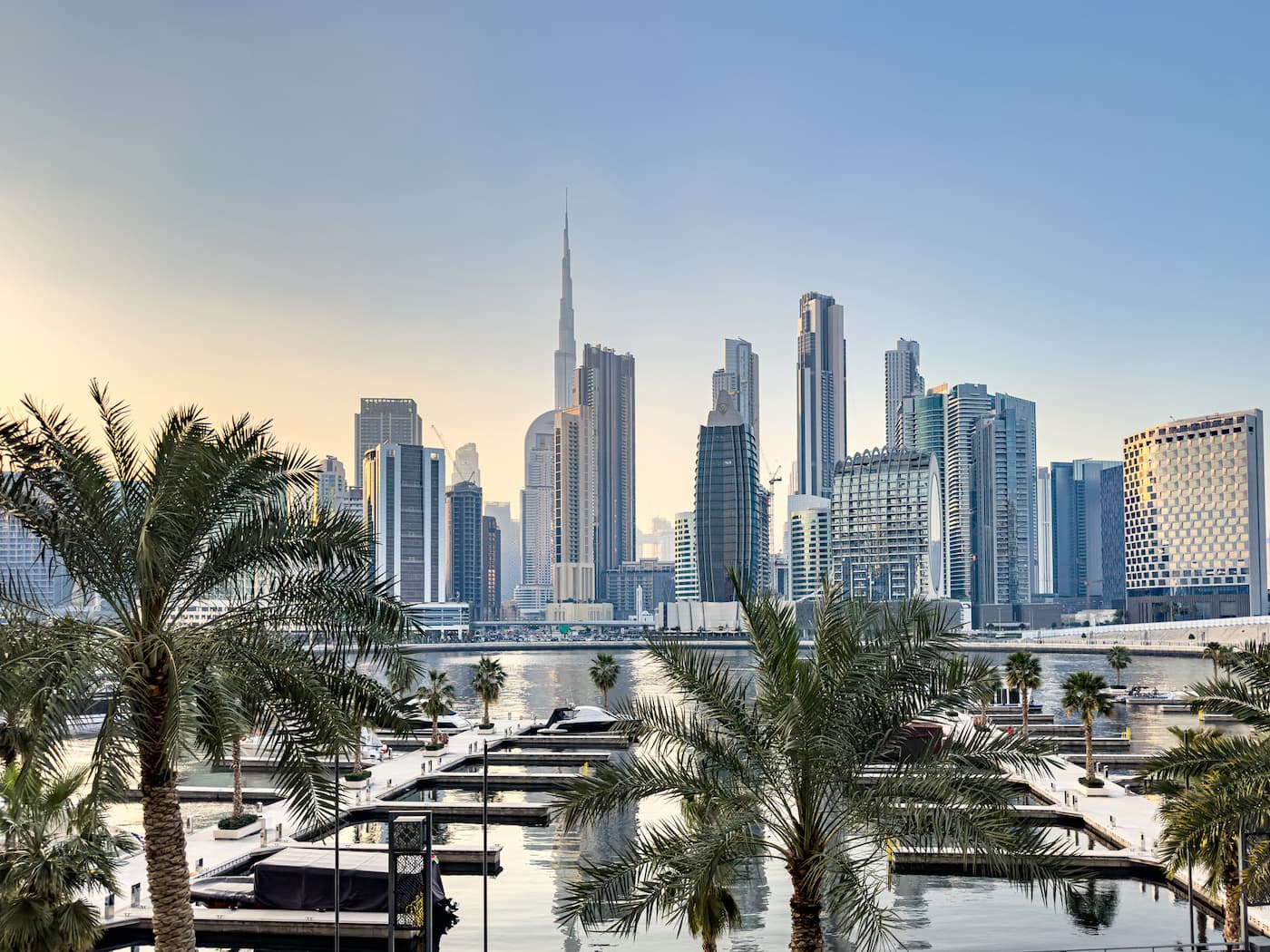 Dubai ha registrato un numero record di turisti lo scorso anno. Ora, pagano le persone per farle venire