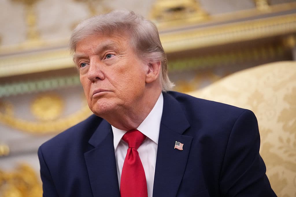 Trump citato in giudizio: sotto accusa la vendita dell’accesso anticipato ai suoi post su Truth Social