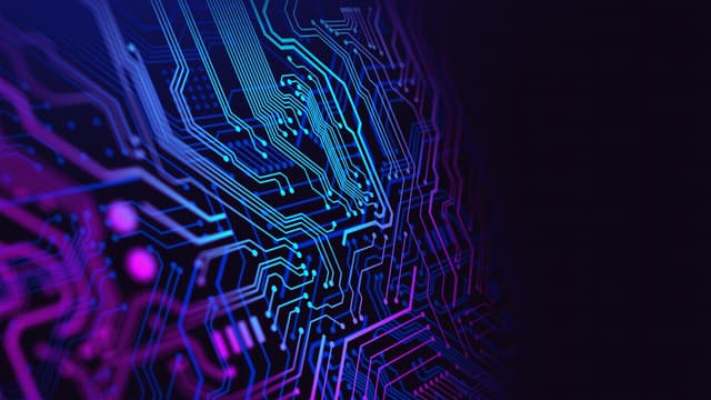 Ha lasciato l’università per costruire componenti per i chip: come un ex professore cinese è diventato miliardario