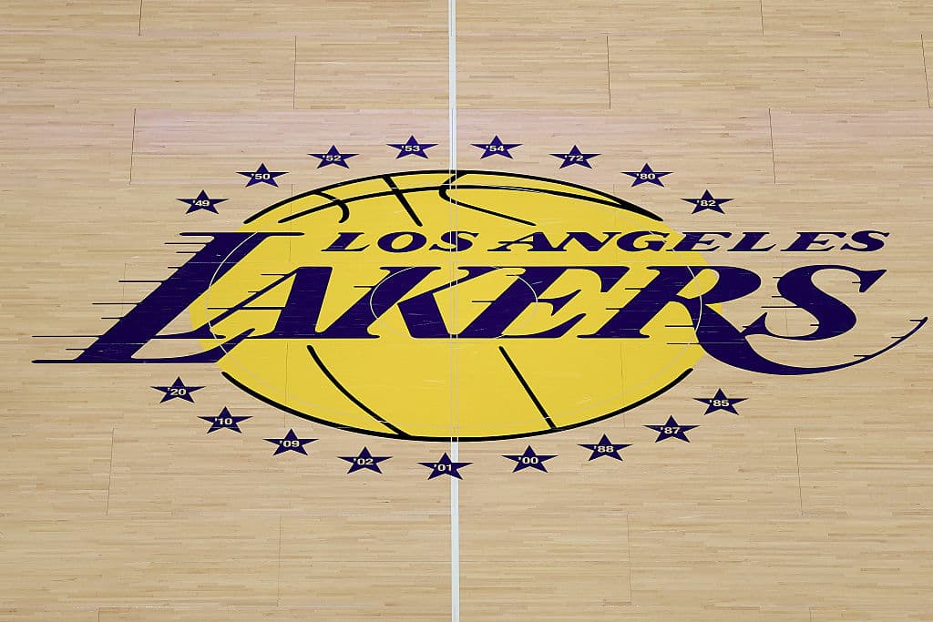 Il miliardario Josh Kushner e l’ex ceo di Disney Bob Iger comprano i Los Angeles Lakers per la cifra record di 12 miliardi di dollari