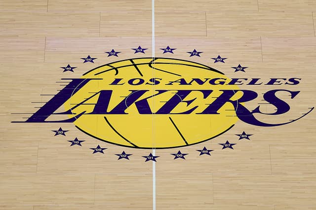Il miliardario Josh Kushner e l’ex ceo di Disney Bob Iger comprano i Los Angeles Lakers per la cifra record di 12 miliardi di dollari