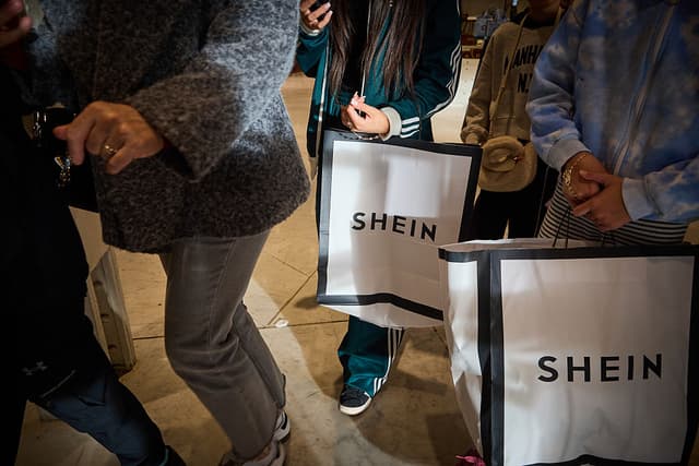 Shein prepara l’Ipo a Hong Kong: ma la valutazione scende a 30 miliardi di dollari, lontana dai 98 del 2022
