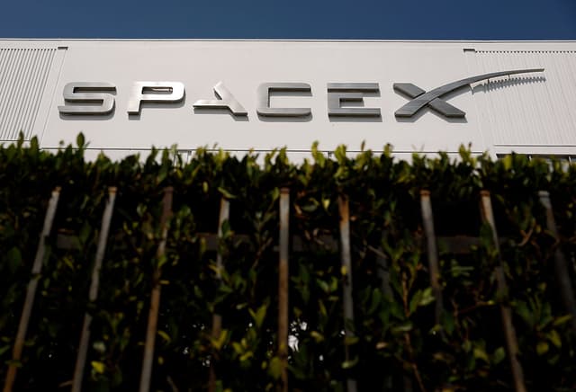SpaceX batte le attese e vola a 7,8 miliardi di ricavi. Ma il titolo crolla a Wall Street