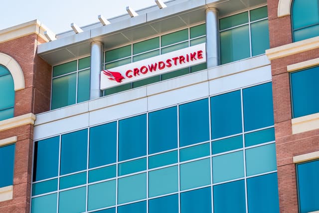 Crowdstrike vola del 14%: i timori legati all’IA spingono al rialzo i titoli della sicurezza informatica
