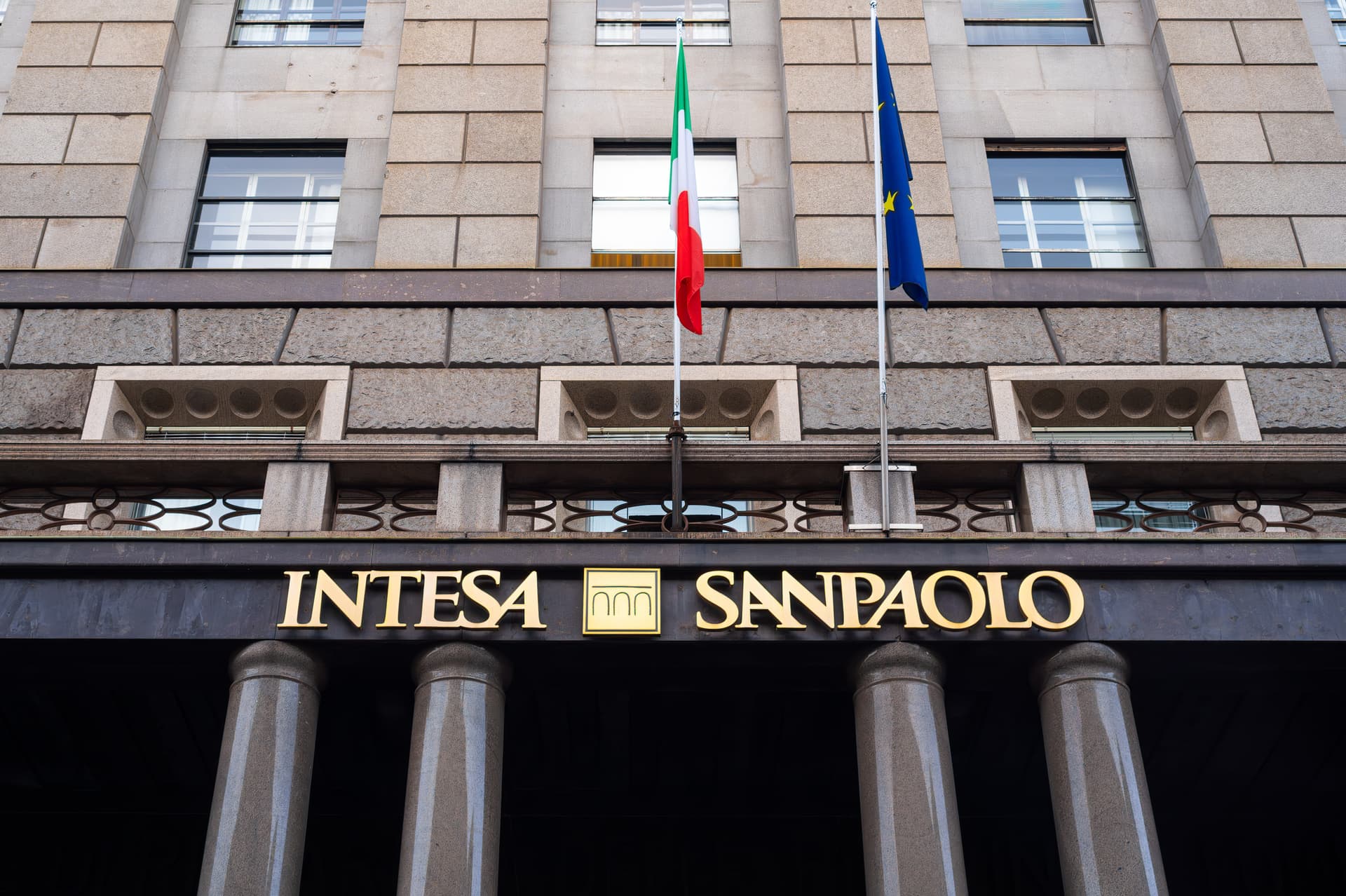 Opas Intesa Sanpaolo su Mps: il voto che può cambiare il risiko bancario. Si punta al sì oltre il 90%