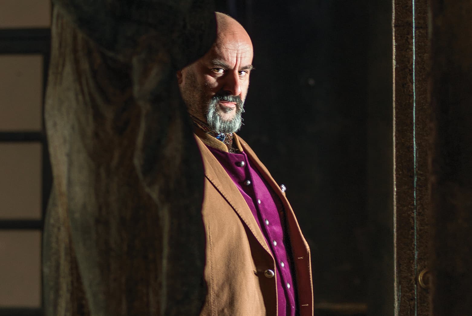 "La rivoluzione sociale si deve fare nei teatri"