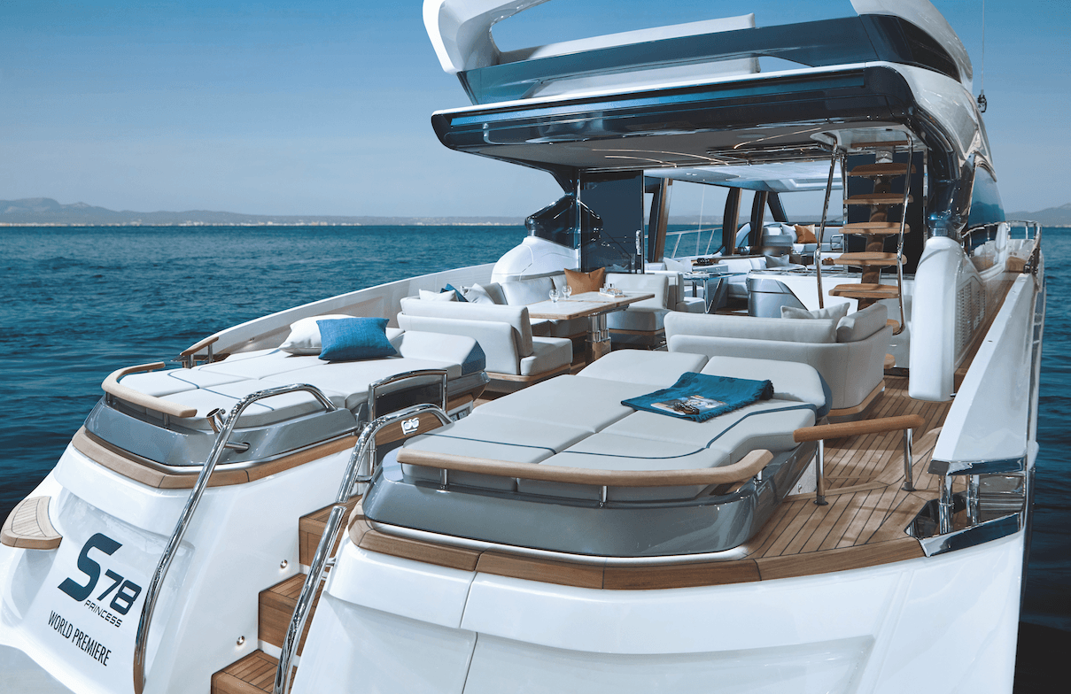 La classe è in acqua con le coupè del mare di Princess