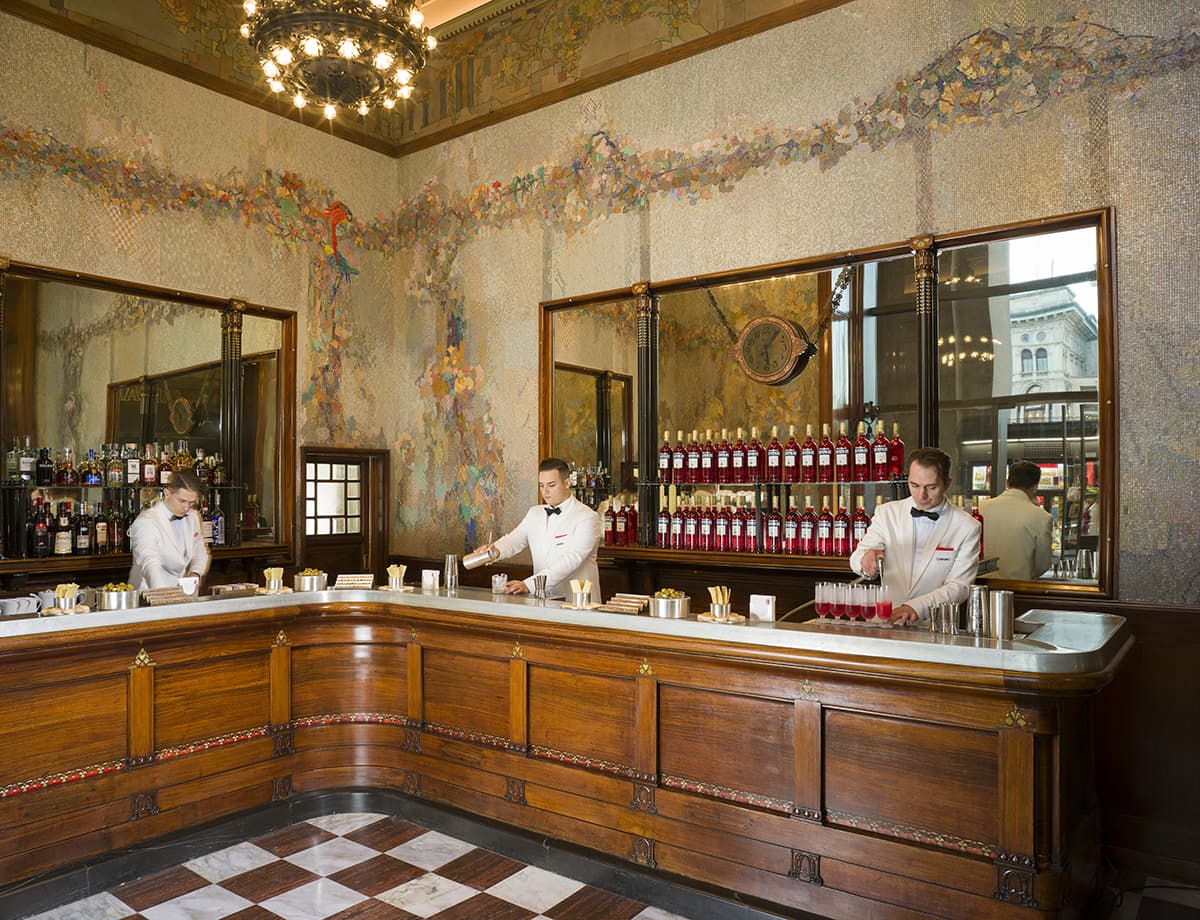 Torna il Camparino, icona della Milano da bere