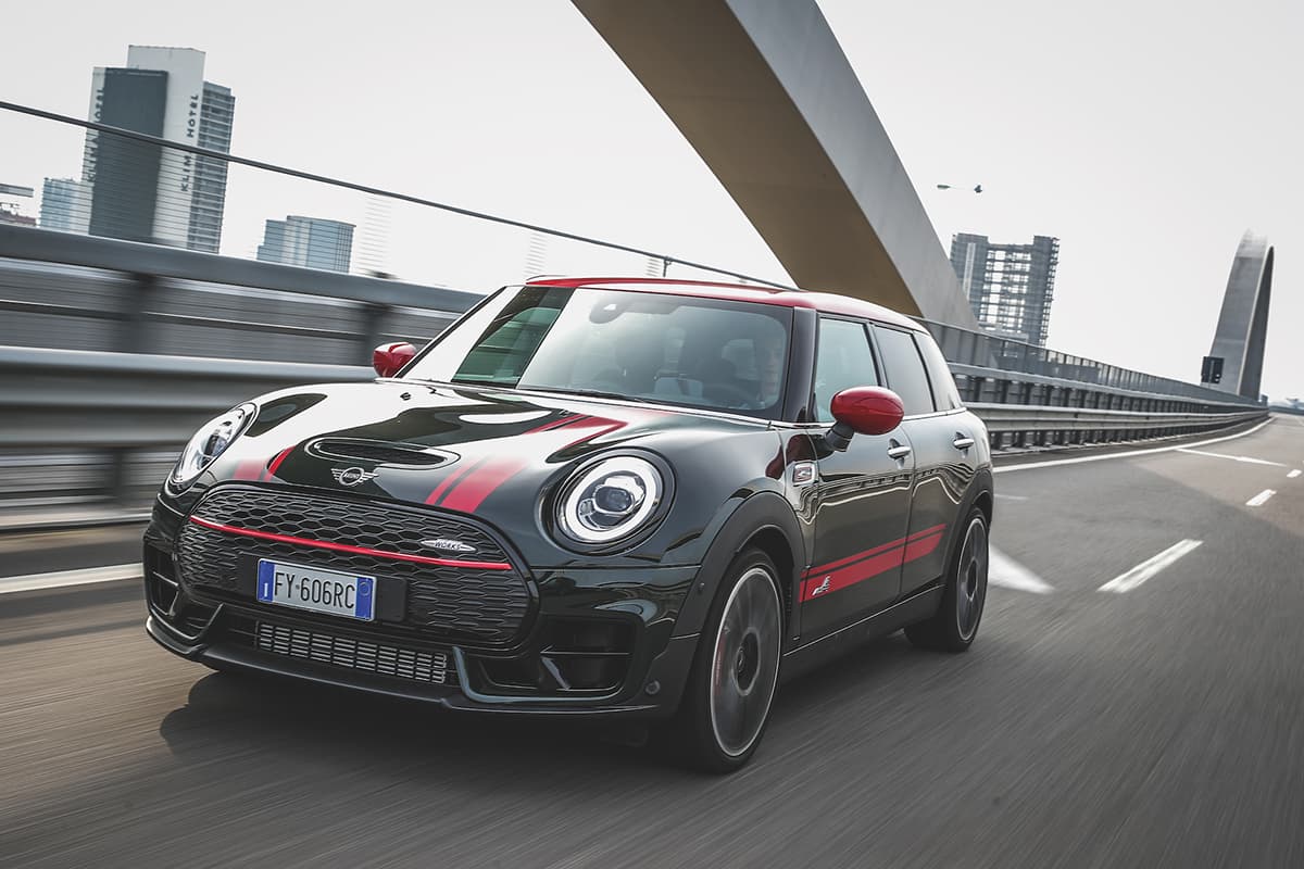 Al volante della Mini più potente di sempre: il test di Forbes Italia