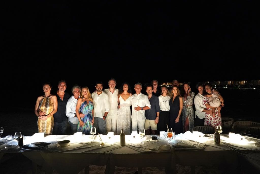 Metti una sera a cena in riva al mare con gli imprenditori del Cenacolo di Arturo Artom