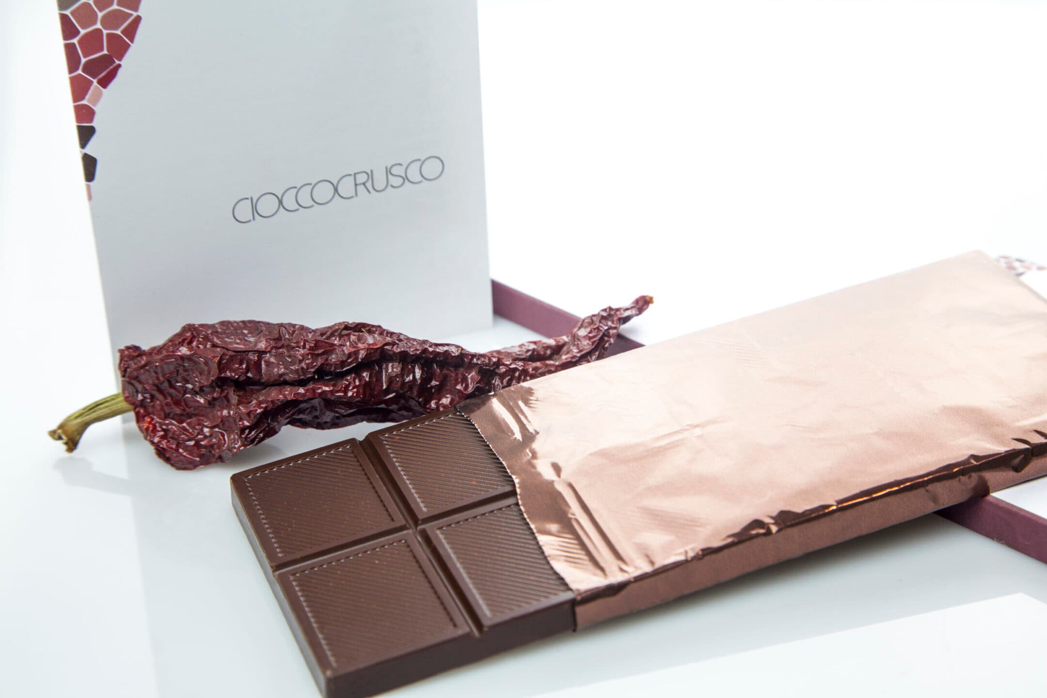 Cioccocrusco: il cioccolato che fonde l’arte svizzera e il peperone crusco lucano