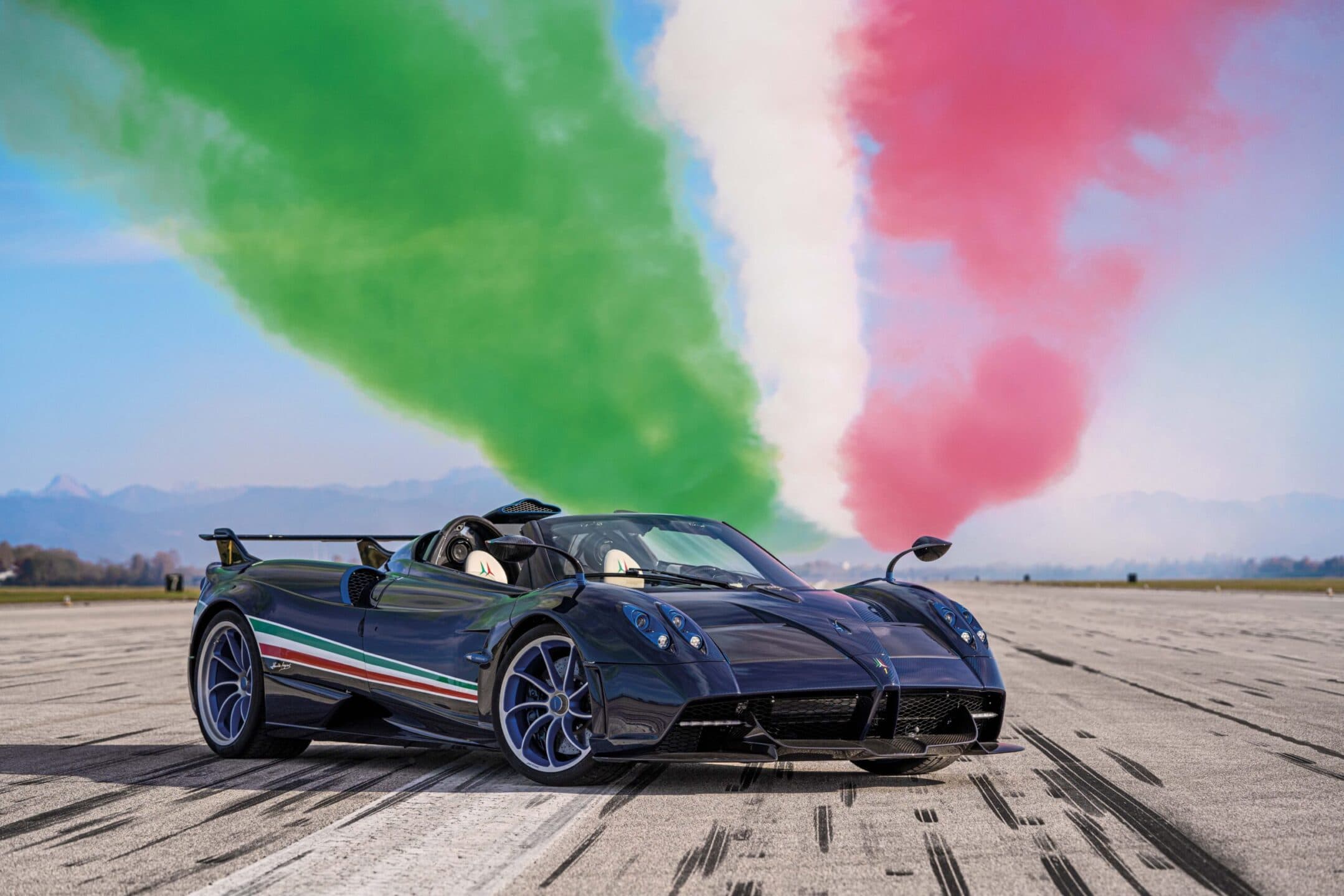 Pagani Huayra, le immagini dell'edizione limitata da 5,5 milioni dedicata alle Frecce tricolori