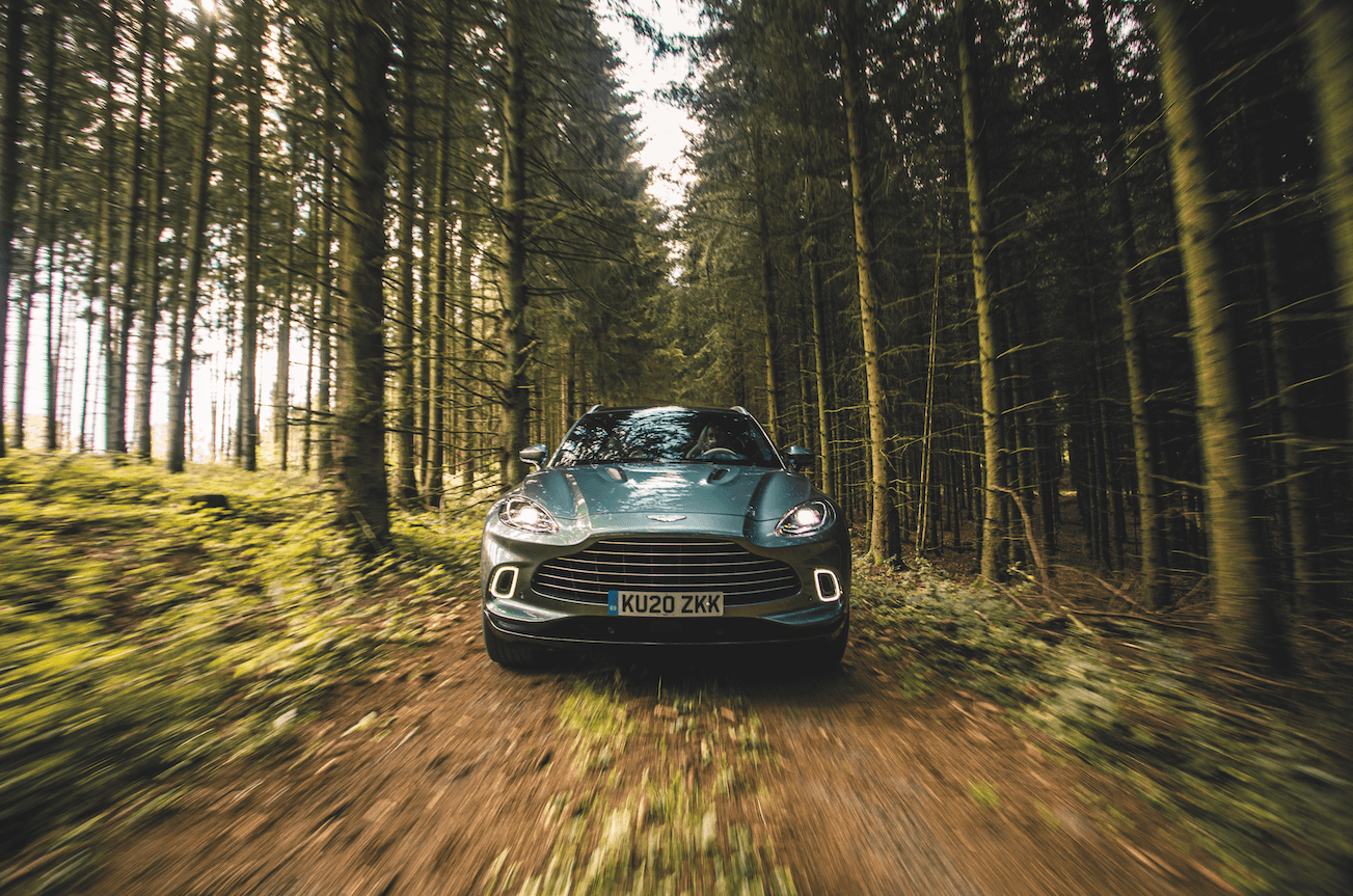Aston Martin Dbx, il primo Suv del marchio inglese che mantiene la sua anima sportiva