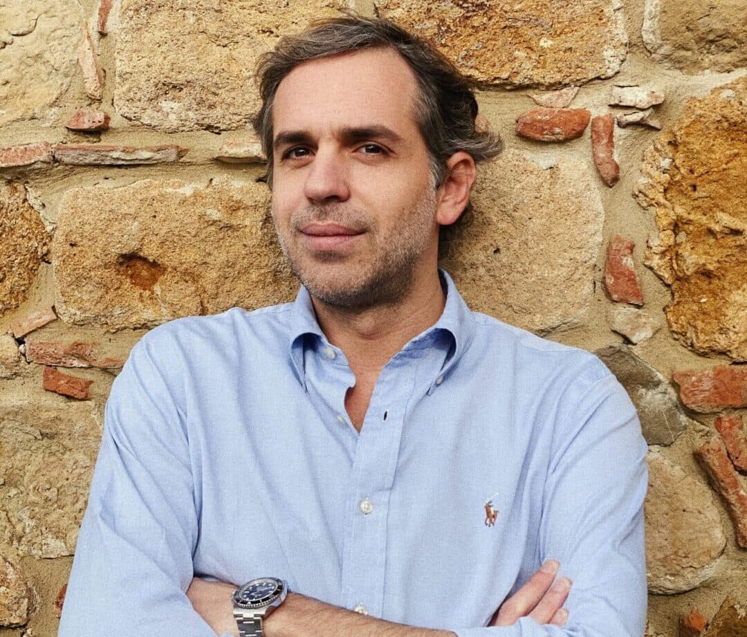 Il prof di matematica che riempie i palazzetti: dentro l'agenzia di management che ha lanciato i Thegiornalisti