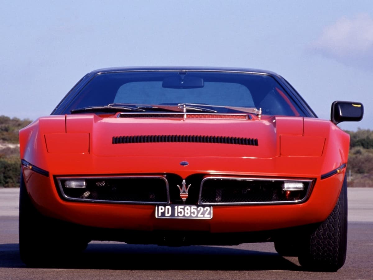 Maserati celebra i 50 anni di Bora, la prima stradale a motore posteriore centrale