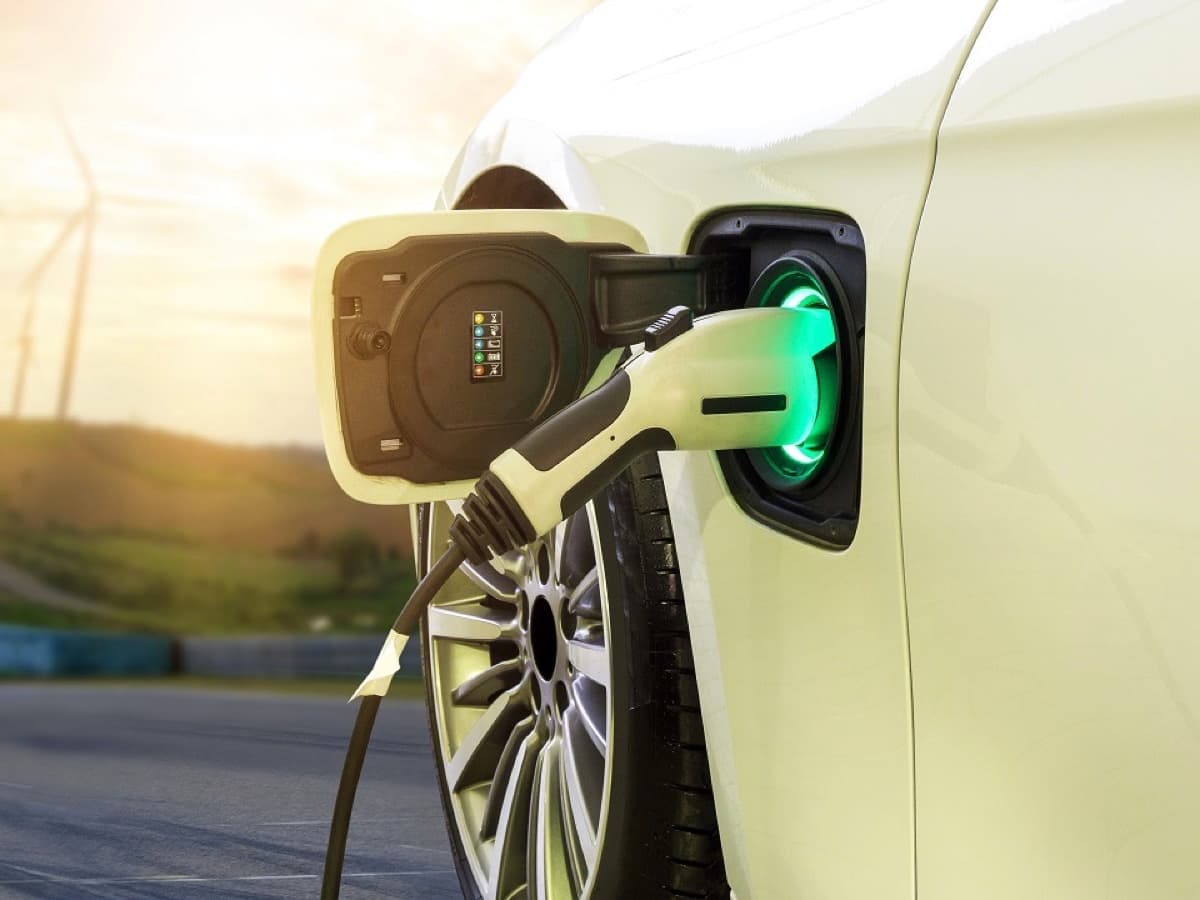 Stop alle auto termiche: nove Stati dell'Ue chiedono un calendario preciso