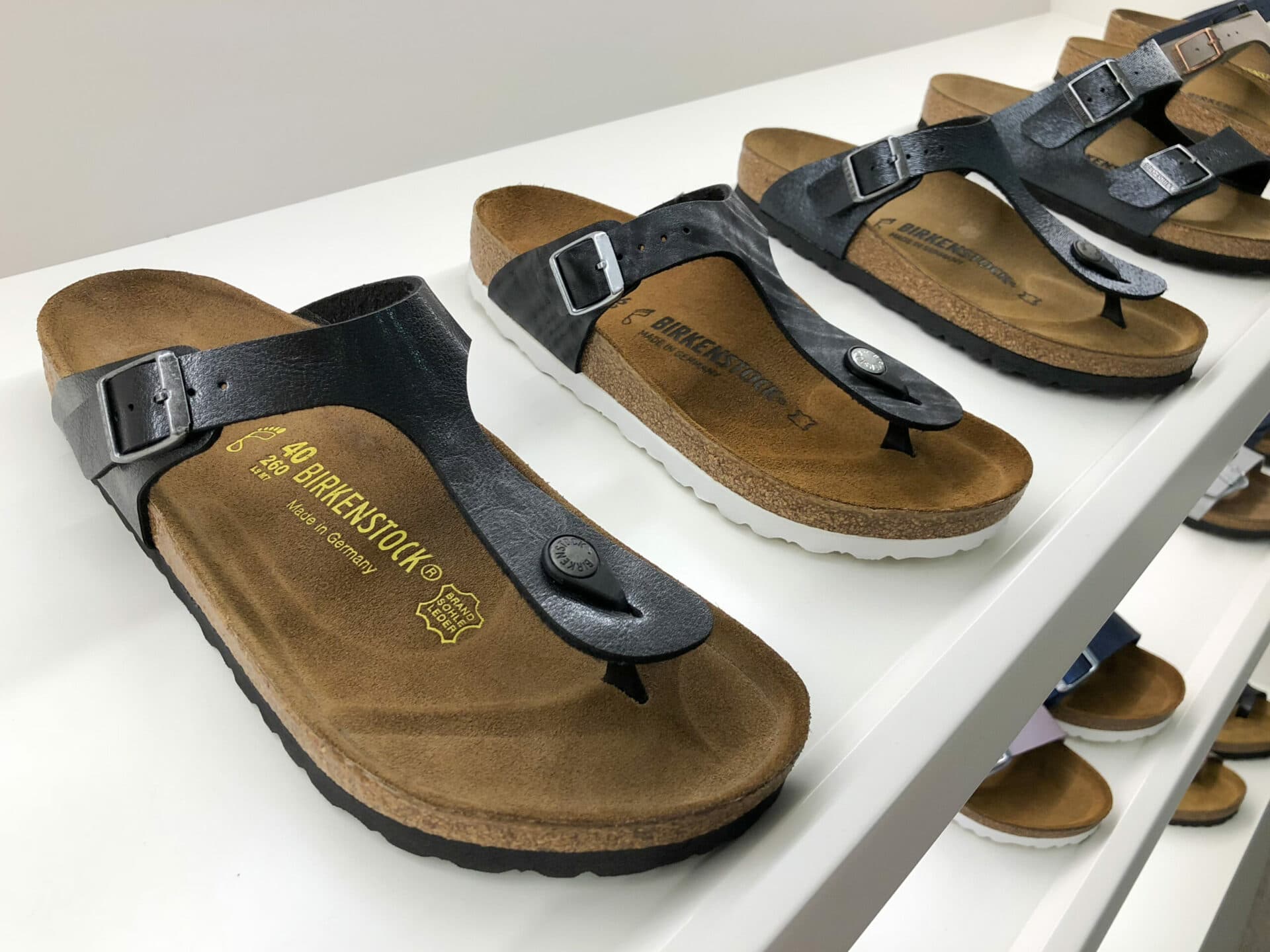I fratelli Birkenstock diventano miliardari dopo la vendita del marchio tedesco di sandali a Lvmh