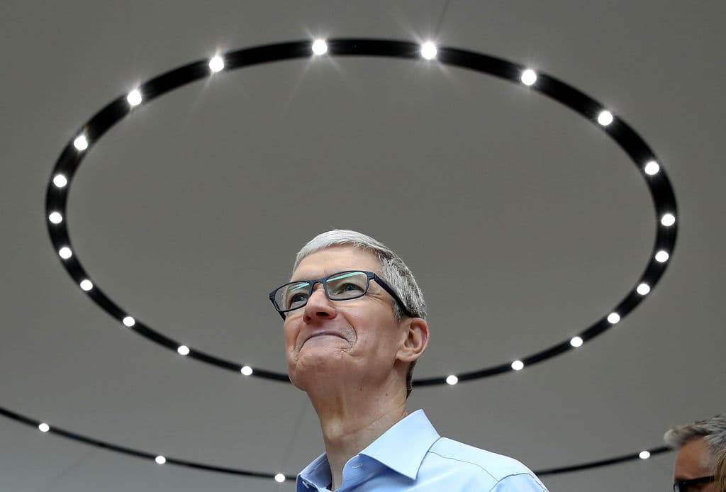 Tim Cook, 750 milioni di dollari per festeggiare i 10 anni da ceo di Apple