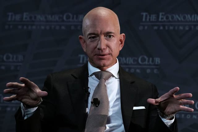 Jeff Bezos lancia TeraWave e sfida Starlink di Elon Musk
