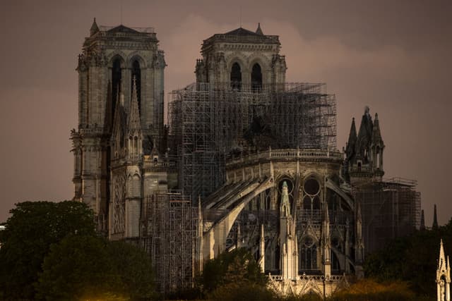 Un'azienda italiana sta restaurando Notre-Dame grazie alla tecnologia dei suoi laser