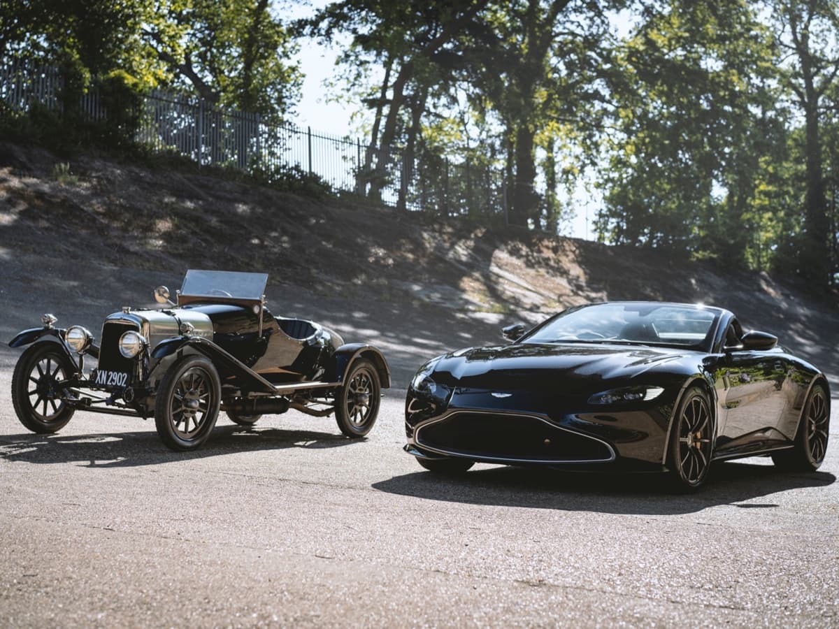 Aston Martin celebra i 100 anni di "A3" con un'edizione limitata della Vantage Roadster
