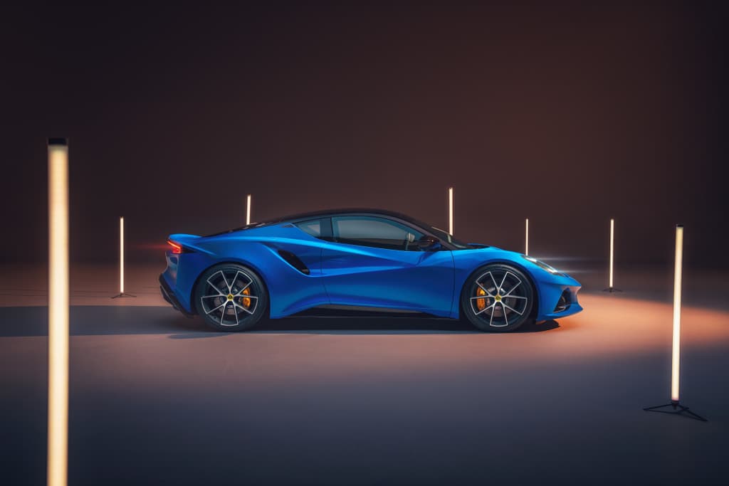 Lotus presenta la Emira, l'ultima supersportiva alimentata a benzina