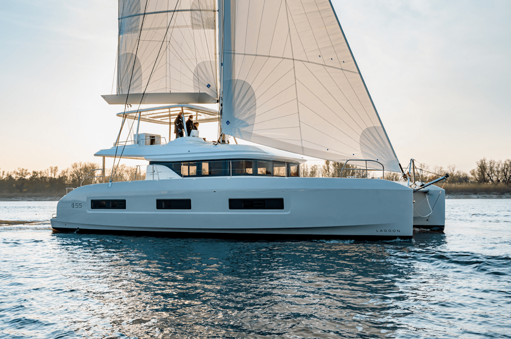 Salire a bordo di un catamarano di lusso: il nuovo Lagoon 55 in mostra a Roma