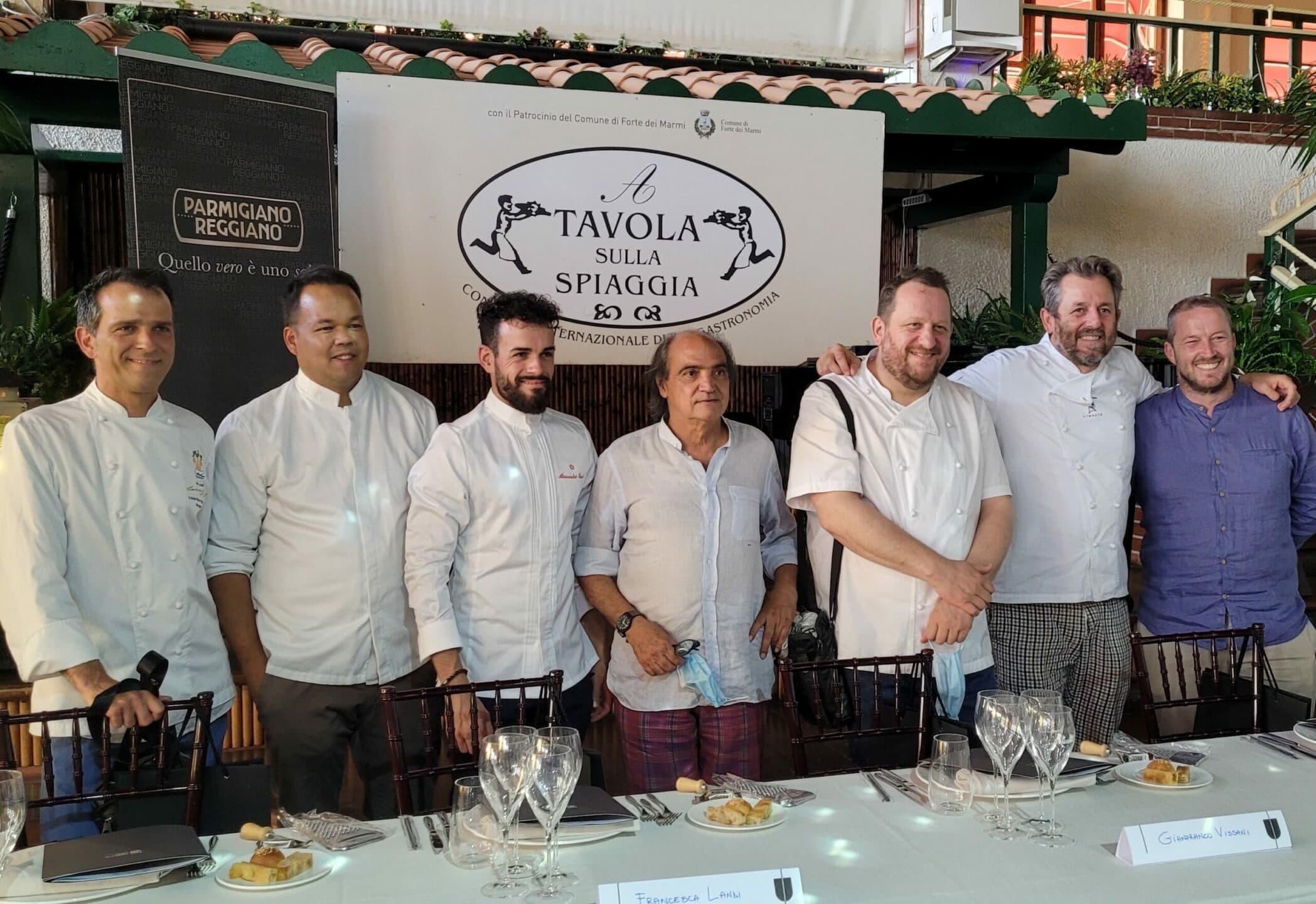 Dallo chef Gianfranco Vissani, all'attore Luca Calvani. Tante stelle per la 29esima edizione del talent show a Tavola sulla Spiaggia