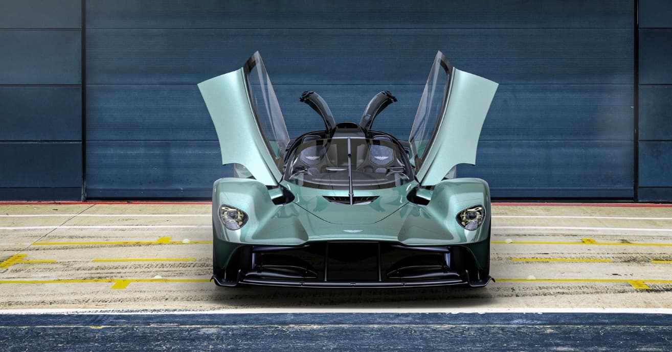 Valkyrie Spider, debutta a Pebble Beach l'Aston Martin cabrio più veloce di sempre