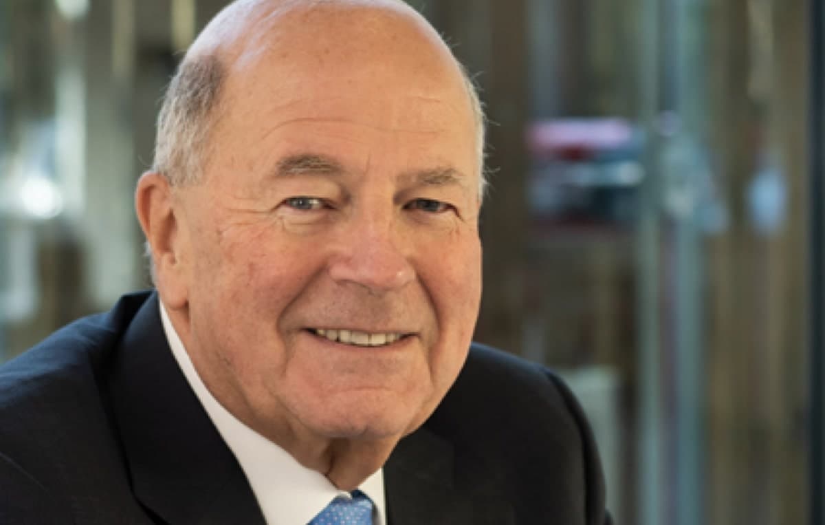 "Non ho yacht o seconde case. E a 81 anni lavoro ancora": la storia del miliardario che non ha mai venduto un'azione