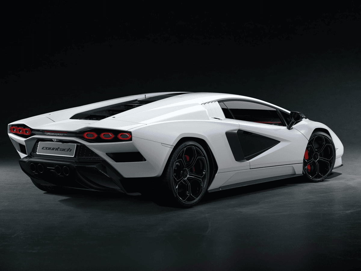 Lamborghini, alla Milano Design Week torna una leggenda dell'auto in anteprima europea
