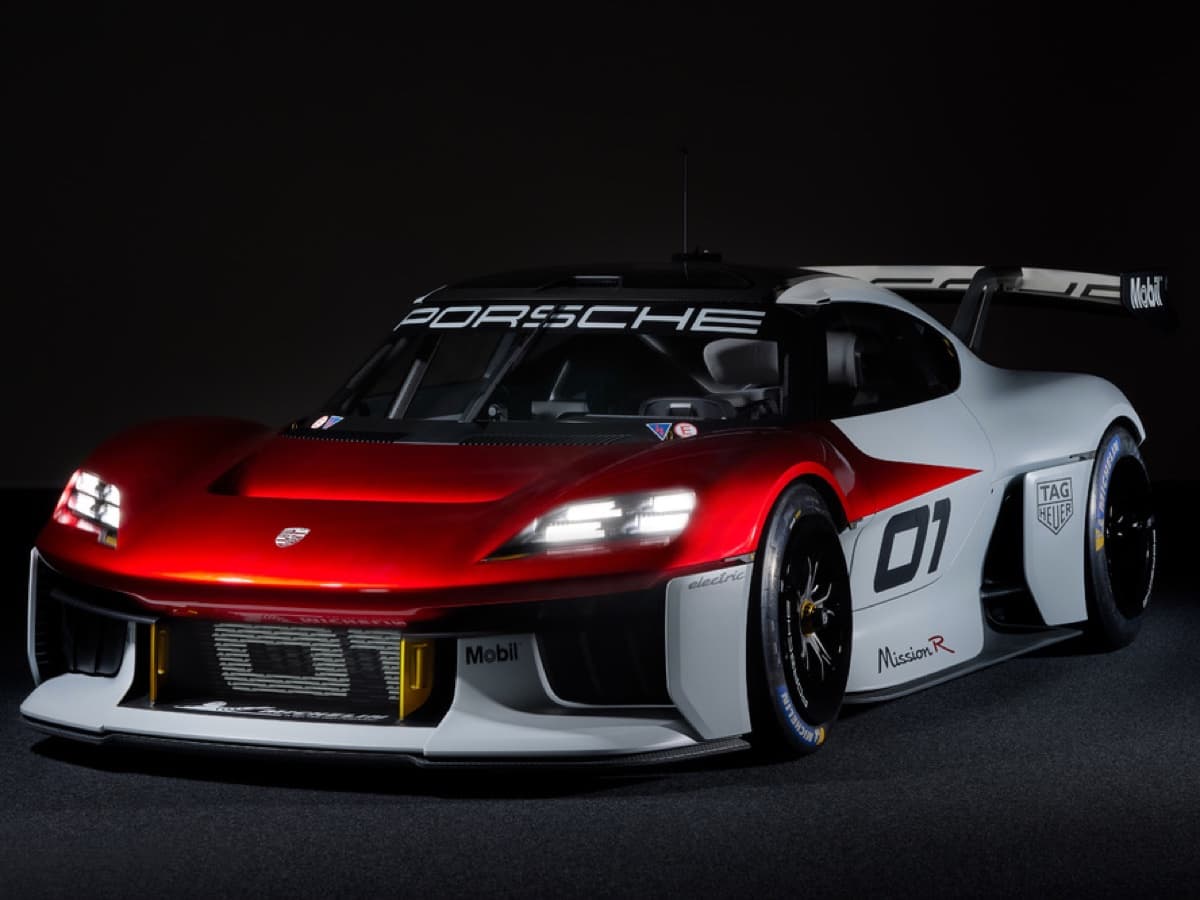 A Monaco Porsche svela Mission R, prototipo di sportiva elettrica per le competizioni