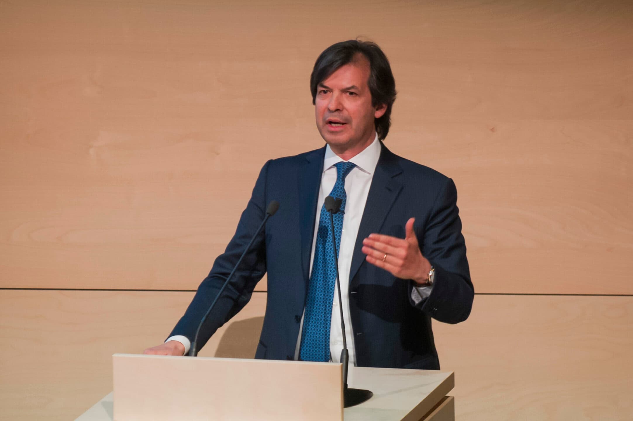 Intesa Sanpaolo investe 1 milione in Bitcoin. Messina: "Si tratta di un test"