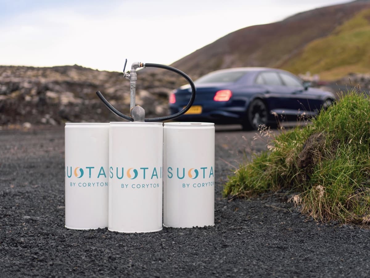 Il lusso sostenibile della Bentley Flying Spur Hybrid: 733 km con fonti rinnovabili