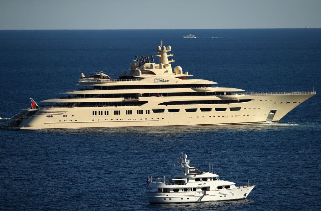 L'equipaggio del mega yacht del miliardario russo Alisher Usmanov è stato licenziato
