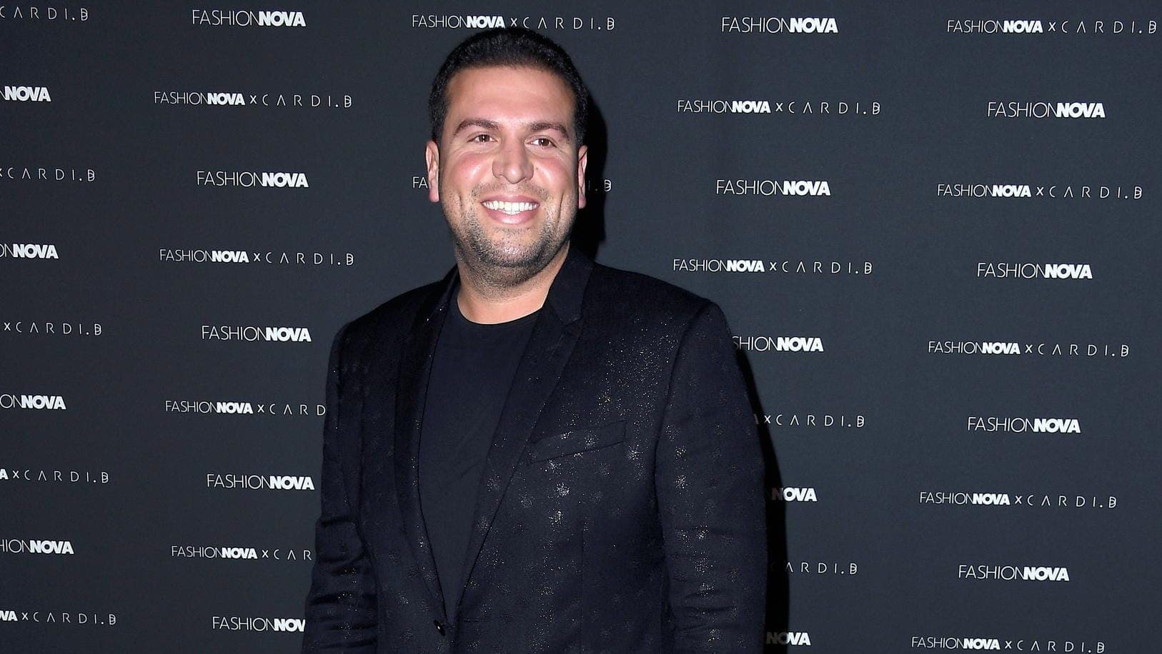 Chi è il fondatore dell'e-commerce Fashion Nova diventato miliardario con il fast fashion